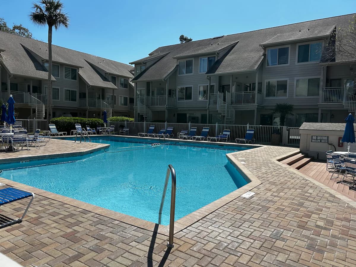 Bright Coastal Condo Near Beach & Coligny Sleeps 8